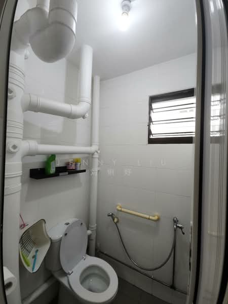 504 Bukit Batok Street 52, 504 Bukit Batok Street 52, 2 Bedrooms, 645 sqft, HDB Flat For Sale, by Jenny Liu 刘俐妤, 500119944 - Bathroom - PropertyGuru.com.sg