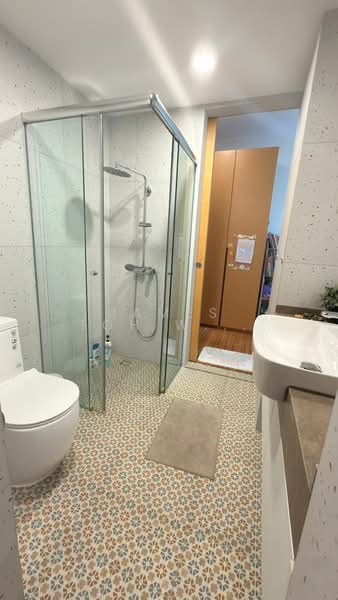 Casa Merah, 50 Tanah Merah Kechil Avenue, 4 Bedrooms, 1,528 sqft, Condominium For Rent, by James Toh Wee Kiong, 500119969 - Bathroom - PropertyGuru.com.sg