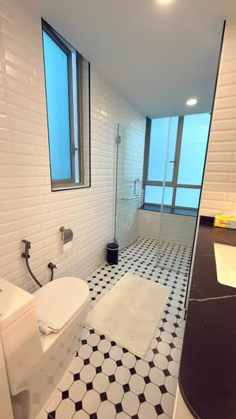 Casa Merah, 50 Tanah Merah Kechil Avenue, 4 Bedrooms, 1,528 sqft, Condominium For Rent, by James Toh Wee Kiong, 500119969 - Bathroom - PropertyGuru.com.sg