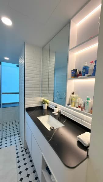 Casa Merah, 50 Tanah Merah Kechil Avenue, 4 Bedrooms, 1,528 sqft, Condominium For Rent, by James Toh Wee Kiong, 500119969 - Bathroom - PropertyGuru.com.sg