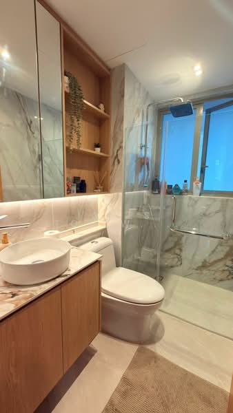 Casa Merah, 50 Tanah Merah Kechil Avenue, 4 Bedrooms, 1,528 sqft, Condominium For Rent, by James Toh Wee Kiong, 500119969 - Bathroom - PropertyGuru.com.sg