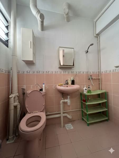 202 Tampines Street 21, 202 Tampines Street 21, 2 Bedrooms, 807 sqft, HDB Flat For Sale, by Benson Yew, 500119979 - Bathroom - PropertyGuru.com.sg