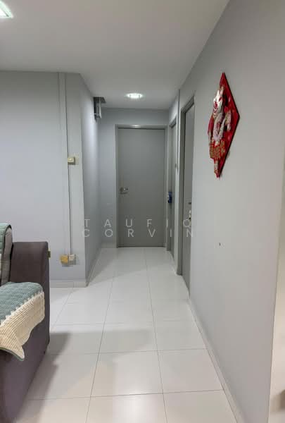 556 Woodlands Drive 53, 556 Woodlands Drive 53, 4 Bedrooms, 1,291 sqft, HDB Flat For Sale, by Taufiq Corvin, 500119989 - Corridor - PropertyGuru.com.sg