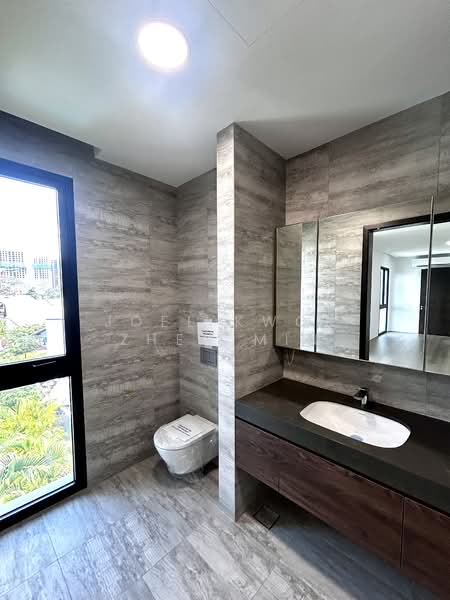 Holland Grove, , 5 Bedrooms, 12,000 sqft, Detached House For Sale, by Joel Kwok Zhen Min, 500119997 - Bathroom - PropertyGuru.com.sg