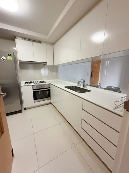 The Lakefront Residences, 46 Lakeside Drive, 3 Bedrooms, 1,001 sqft, Condominium For Rent, by Quek Ngee Wei, 500120005 - Kitchen - PropertyGuru.com.sg