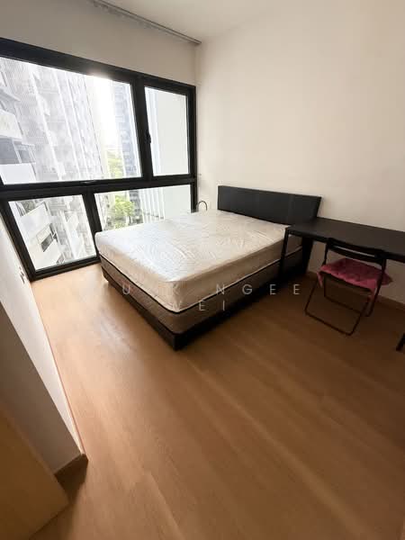 The Lakefront Residences, 46 Lakeside Drive, 3 Bedrooms, 1,001 sqft, Condominium For Rent, by Quek Ngee Wei, 500120005 - Master Bedroom - PropertyGuru.com.sg