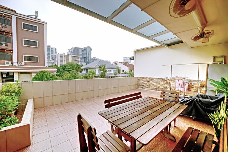 Robin Lane Apartment, , 4 Bedrooms, 2,551 sqft, Apartment For Sale, by Ethan Tan, 500120010 - Balcony - PropertyGuru.com.sg