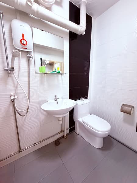 353 Woodlands Avenue 1, 353 Woodlands Avenue 1, 4 Bedrooms, 1,302 sqft, HDB Flat For Sale, by Jose Loh Zhenhao, 500120015 - Bathroom - PropertyGuru.com.sg