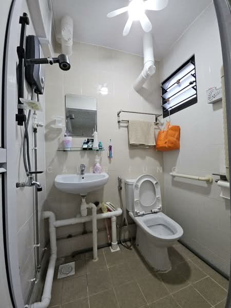 82 Bedok North Road, 82 Bedok North Road, 3 Bedrooms, 990 sqft, HDB Flat For Sale, by Caleb Fung, 500120020 - Bathroom - PropertyGuru.com.sg