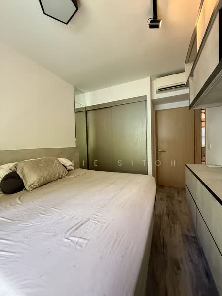 Boathouse Residences, 29 Upper Serangoon View, 2 Bedrooms, 797 sqft, Condominium For Sale, by Jamie Sitoh, 500120026 - Master Bedroom - PropertyGuru.com.sg
