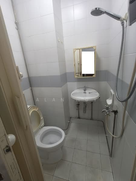 Astoria Park, 28 Lorong Mydin, Room Rental, 200 sqft, Condominium For Rent, by Alan Huy, 500120029 - Bathroom - PropertyGuru.com.sg