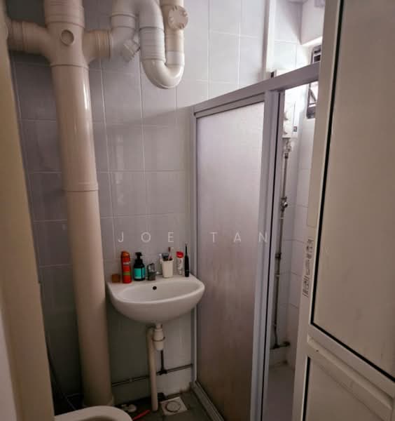 20 Holland Drive, 20 Holland Drive, 3 Bedrooms, 1,280 sqft, HDB Flat For Rent, by Joe Tan, 500120031 - Bathroom - PropertyGuru.com.sg