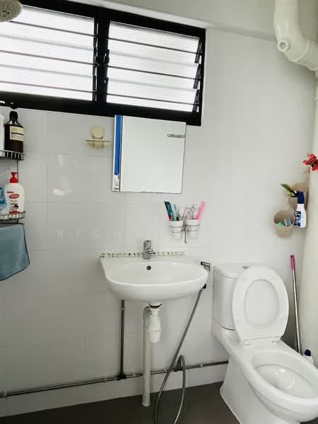 174 Yishun Avenue 7, 174 Yishun Avenue 7, Room Rental, 150 sqft, HDB Flat For Rent, by Richard Lim, 500120034 - Bathroom - PropertyGuru.com.sg