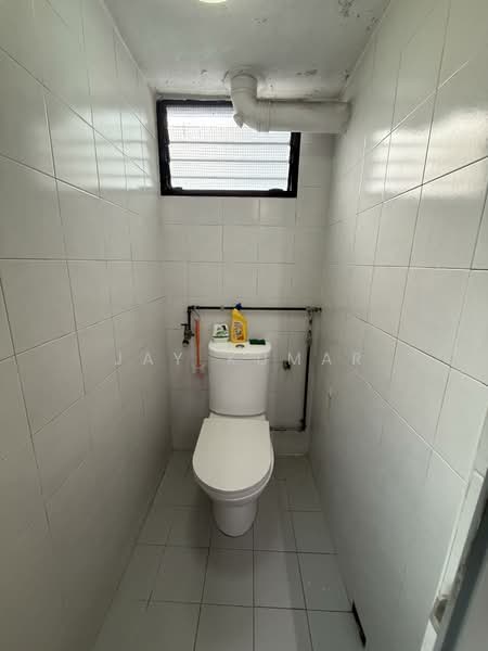 169 Stirling Road, 169 Stirling Road, 2 Bedrooms, 646 sqft, HDB Flat For Sale, by Jay Kumar, 500120045 - Bathroom - PropertyGuru.com.sg