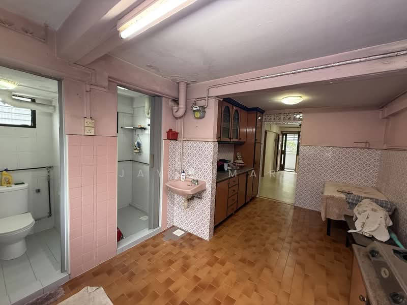 169 Stirling Road, 169 Stirling Road, 2 Bedrooms, 646 sqft, HDB Flat For Sale, by Jay Kumar, 500120045 - Bathroom - PropertyGuru.com.sg