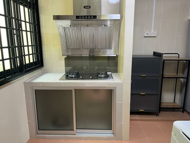 61 Lorong 5 Toa Payoh, 61 Lorong 5 Toa Payoh, 2 Bedrooms, 700 sqft, HDB Flat For Rent, by Chen Yitao, 500120050 - Kitchen - PropertyGuru.com.sg
