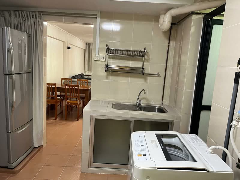 61 Lorong 5 Toa Payoh, 61 Lorong 5 Toa Payoh, 2 Bedrooms, 700 sqft, HDB Flat For Rent, by Chen Yitao, 500120050 - Kitchen - PropertyGuru.com.sg