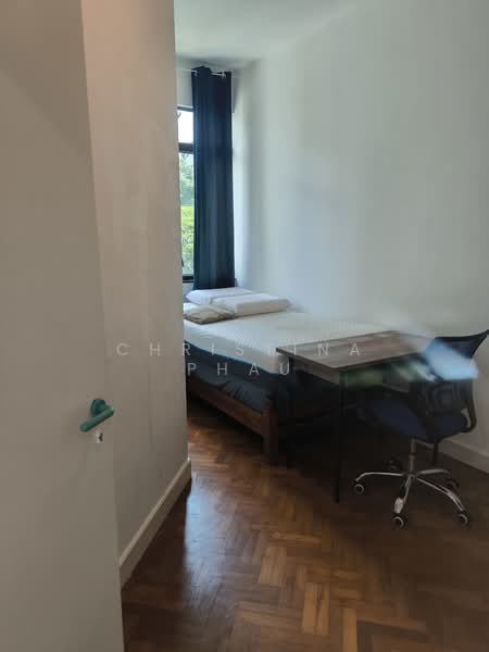 Parc Oasis, 35 Jurong East Avenue 1, 4 Bedrooms, 1,227 sqft, Condominium For Rent, by Christina Phau, 500120095 - PropertyGuru.com.sg