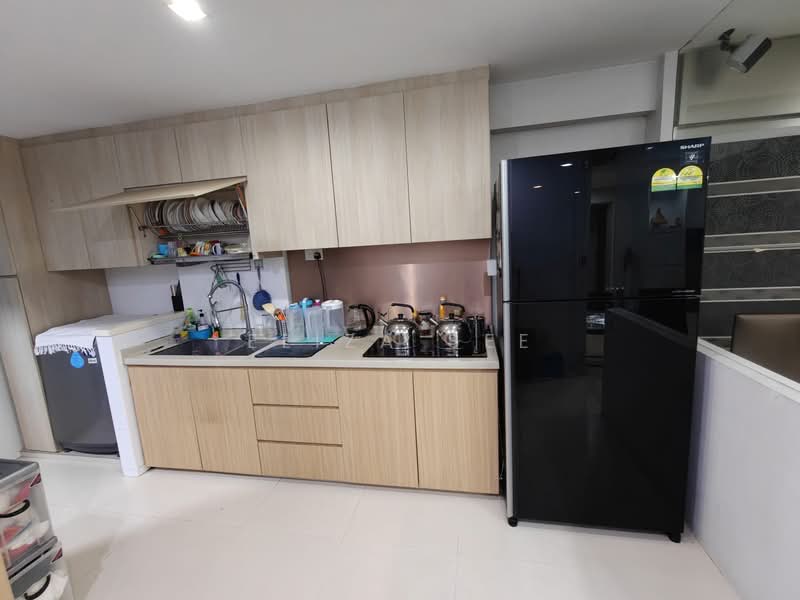 639 Pasir Ris Drive 1, 639 Pasir Ris Drive 1, 3 Bedrooms, 1,119 sqft, HDB Flat For Rent, by Eliza See, 500120103 - Kitchen - PropertyGuru.com.sg
