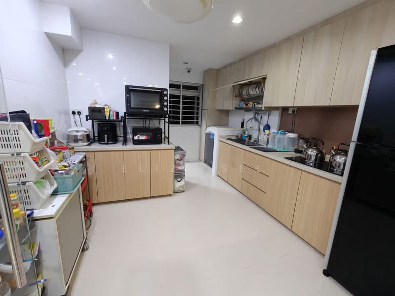 639 Pasir Ris Drive 1, 639 Pasir Ris Drive 1, 3 Bedrooms, 1,119 sqft, HDB Flat For Rent, by Eliza See, 500120103 - Kitchen - PropertyGuru.com.sg
