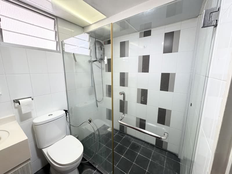 469B Sengkang West Way, 469B Sengkang West Way, 3 Bedrooms, 1,216 sqft, HDB Flat For Sale, by Roy Lee, 500120108 - Bathroom - PropertyGuru.com.sg