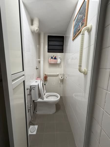 411 Pandan Gardens, 411 Pandan Gardens, Room Rental, 150 sqft, HDB Flat For Rent, by Catherine Goh, 500120129 - Bathroom - PropertyGuru.com.sg
