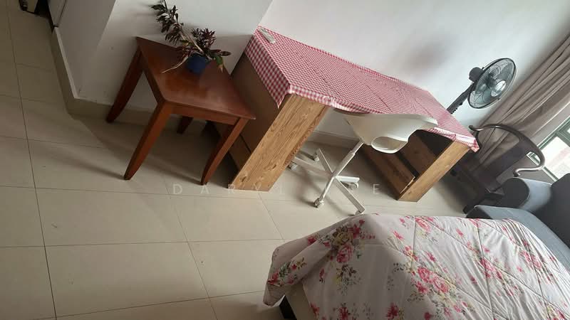 Tiara, 1 Kim Seng Walk, Room Rental, 360 sqft, Apartment For Rent, by Daryl Lee, 500120151 - Study Table / dresser - PropertyGuru.com.sg