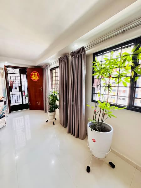 726 Yishun Street 71, 726 Yishun Street 71, 3 Bedrooms, 1,120 sqft, HDB Flat For Sale, by Andres Ong, 500120155 - Entrance - PropertyGuru.com.sg