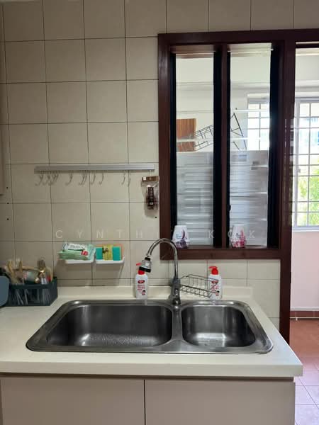 Carissa Park Condo, 2 Flora Drive, 6 Bedrooms, 1,303 sqft, Condominium For Rent, by Cynthia Kok, 500120159 - Kitchen - PropertyGuru.com.sg