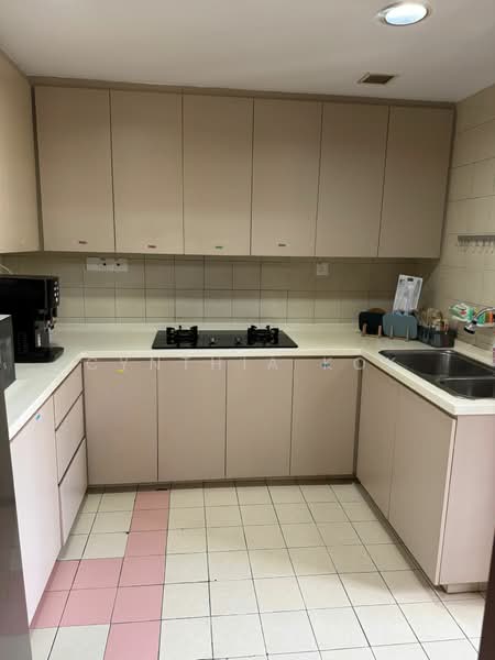 Carissa Park Condo, 2 Flora Drive, 6 Bedrooms, 1,303 sqft, Condominium For Rent, by Cynthia Kok, 500120159 - Kitchen - PropertyGuru.com.sg