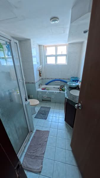 Northoaks, 32 Woodlands Crescent, 3 Bedrooms, 1,238 sqft, Condominium For Sale, by Sam Zhiquan 岑志权, 500120165 - Bathroom - PropertyGuru.com.sg
