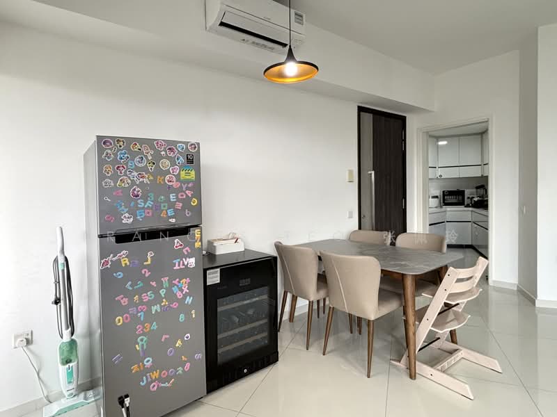 The Interlace, 180 Depot Road, 2 Bedrooms, 1,001 sqft, Condominium For Rent, by Frances Teo 张佩玲, 500120170 - Living/Dining Area - PropertyGuru.com.sg