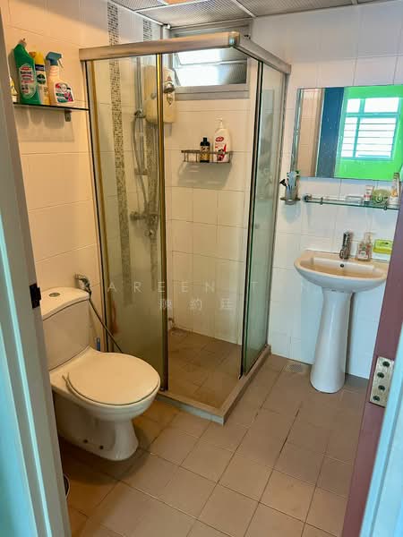 458 Yishun Avenue 11, 458 Yishun Avenue 11, 3 Bedrooms, 1,001 sqft, HDB Flat For Sale, by Kareen Tan 陳約廷, 500120190 - Bathroom - PropertyGuru.com.sg