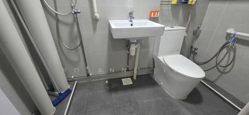 263 Boon Lay Drive, 263 Boon Lay Drive, Room Rental, 120 sqft, HDB Flat For Rent, by Rosanne Lim, 500120194 - Bathroom - PropertyGuru.com.sg