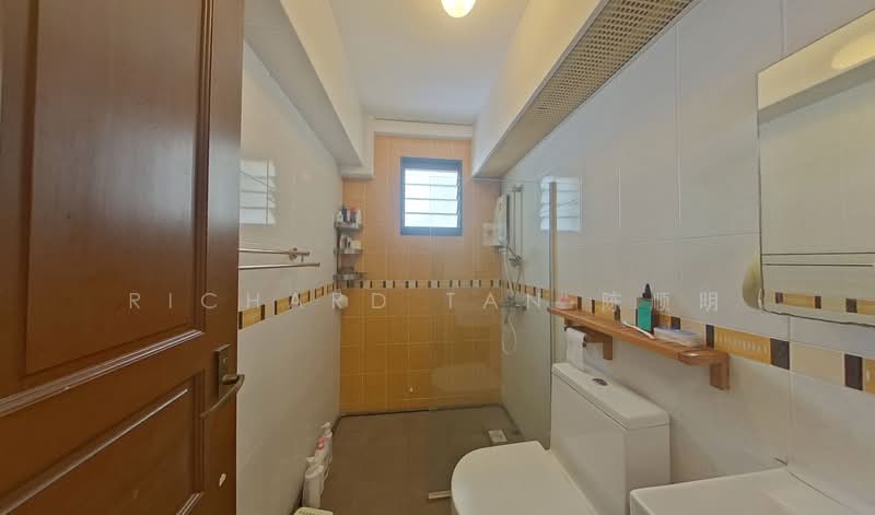 153 Rivervale Crescent, 153 Rivervale Crescent, 3 Bedrooms, 979 sqft, HDB Flat For Sale, by Richard Tan 陈顺明, 500120203 - Bathroom - PropertyGuru.com.sg