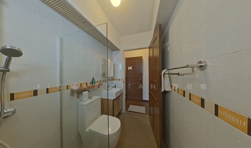 153 Rivervale Crescent, 153 Rivervale Crescent, 3 Bedrooms, 979 sqft, HDB Flat For Sale, by Richard Tan 陈顺明, 500120203 - Bathroom - PropertyGuru.com.sg