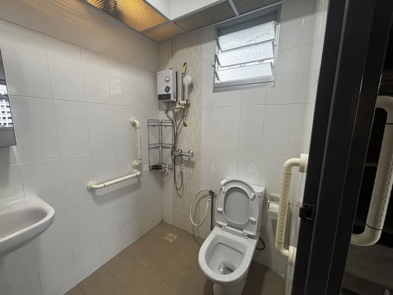 717B Woodlands Drive 70, 717B Woodlands Drive 70, 2 Bedrooms, 764 sqft, HDB Flat For Rent, by Jane Loo, 500120210 - Bathroom - PropertyGuru.com.sg