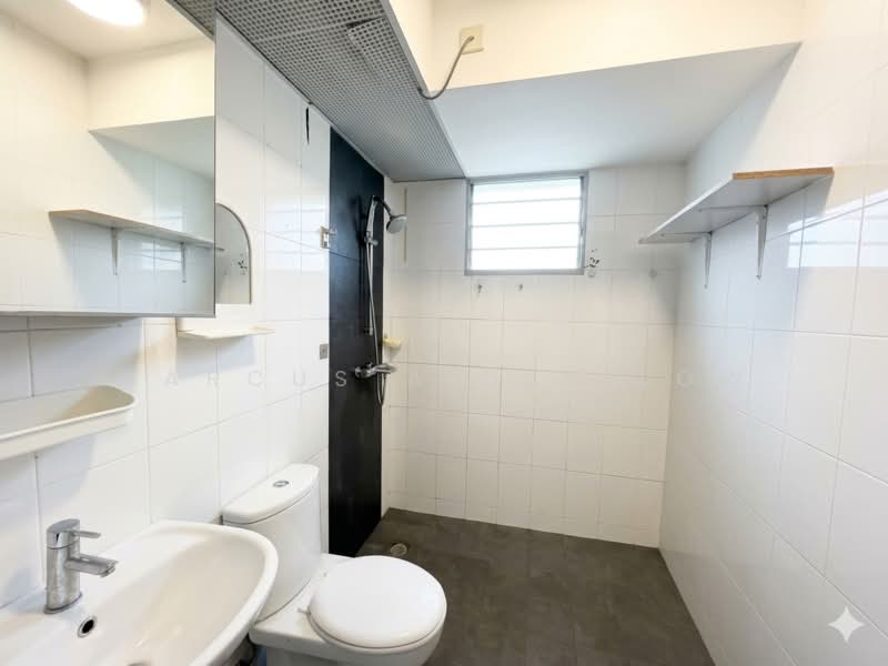 623B Punggol Central, 623B Punggol Central, 3 Bedrooms, 1,012 sqft, HDB Flat For Sale, by Marcus Aiden Low, 500120222 - Bathroom - PropertyGuru.com.sg