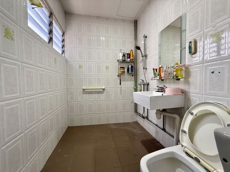 109 Potong Pasir Avenue 1, 109 Potong Pasir Avenue 1, 2 Bedrooms, 797 sqft, HDB Flat For Sale, by Evone Yap, 500120245 - Bathroom - PropertyGuru.com.sg