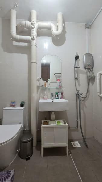 870 Tampines Street 83, 870 Tampines Street 83, 3 Bedrooms, 1,119 sqft, HDB Flat For Sale, by Karyn Foo, 500120247 - Bathroom - PropertyGuru.com.sg