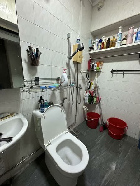 233 Compassvale Walk, 233 Compassvale Walk, 3 Bedrooms, 1,324 sqft, HDB Flat For Sale, by Stacy Lam, 500120249 - Bathroom - PropertyGuru.com.sg