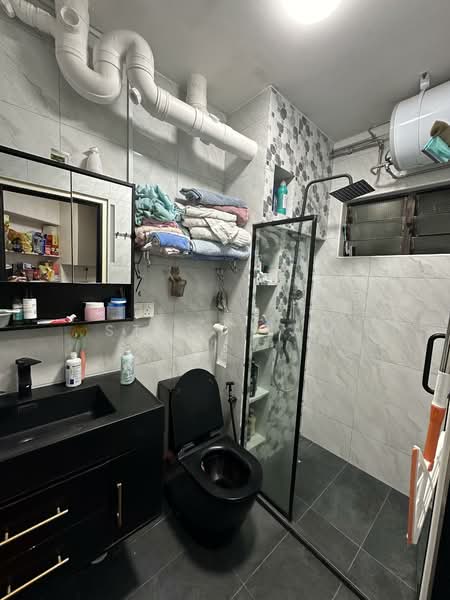 233 Compassvale Walk, 233 Compassvale Walk, 3 Bedrooms, 1,324 sqft, HDB Flat For Sale, by Stacy Lam, 500120249 - Bathroom - PropertyGuru.com.sg