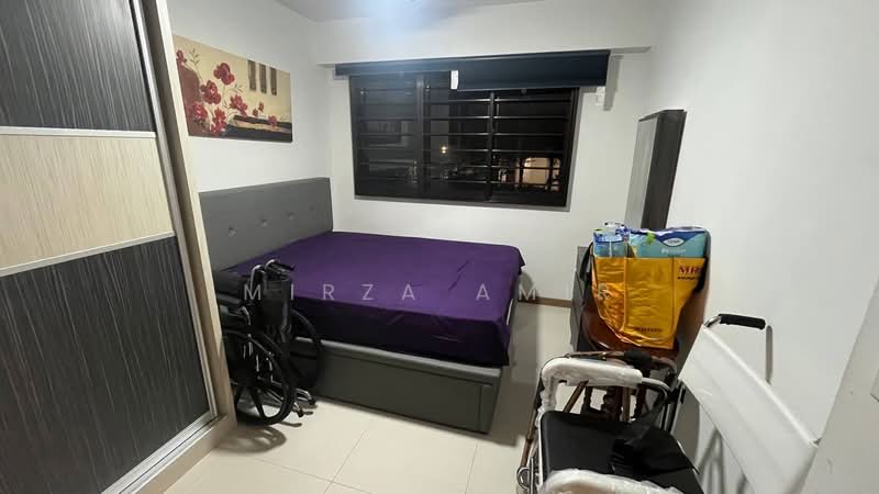 468A Bukit Batok West Avenue 9, 468A Bukit Batok West Avenue 9, 2 Bedrooms, 732 sqft, HDB Flat For Rent, by Mirza Amir, 500120255 - Master Bedroom - PropertyGuru.com.sg