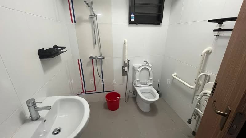 468A Bukit Batok West Avenue 9, 468A Bukit Batok West Avenue 9, 2 Bedrooms, 732 sqft, HDB Flat For Rent, by Mirza Amir, 500120255 - Bathroom - PropertyGuru.com.sg