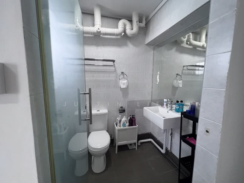 254 Compassvale Road, 254 Compassvale Road, 3 Bedrooms, 1,249 sqft, HDB Flat For Sale, by Justin Liew, 500120273 - Bathroom - PropertyGuru.com.sg