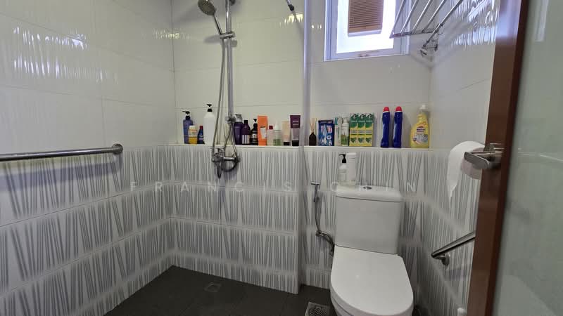 Euphony Gardens, 7 Jalan Mata Ayer, 4 Bedrooms, 2,056 sqft, Condominium For Sale, by Francis Chin, 500120274 - Bathroom - PropertyGuru.com.sg