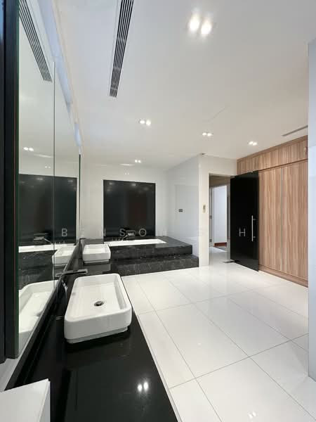 ★ Serangoon Garden Estate ★ Modern, Lovingly Maintained Semi-D w/ Pool and Lift ★, Serangoon Garden Estate, 6 Bedrooms, 9,000 sqft, Semi-Detached House For Sale, by Benson Goh, 500120293 - Bathroom - PropertyGuru.com.sg