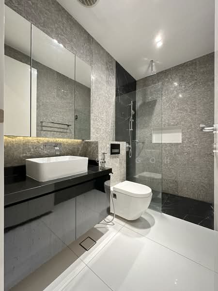 ★ Serangoon Garden Estate ★ Modern, Lovingly Maintained Semi-D w/ Pool and Lift ★, Serangoon Garden Estate, 6 Bedrooms, 9,000 sqft, Semi-Detached House For Sale, by Benson Goh, 500120293 - Bathroom - PropertyGuru.com.sg