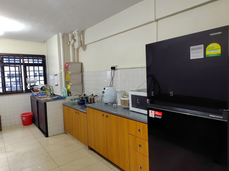 376 Clementi Avenue 4, 376 Clementi Avenue 4, 2 Bedrooms, 700 sqft, HDB Flat For Rent, by Rochelle De S Meegolle, 500120302 - Kitchen - PropertyGuru.com.sg