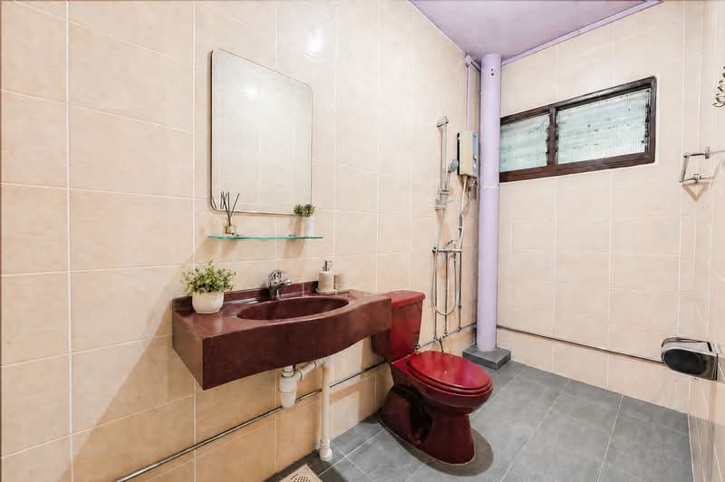 837 Yishun Street 81, 837 Yishun Street 81, 4 Bedrooms, 1,572 sqft, HDB Flat For Sale, by PROPSELLER PTE. LTD., 500120310 - Bathroom - PropertyGuru.com.sg